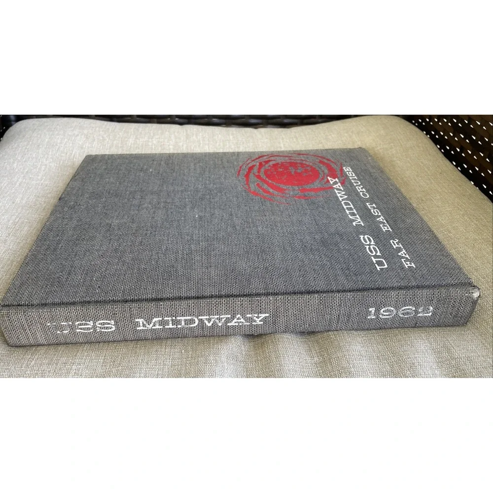 USS MIDWAY CVA-41 FAR EAST DEPLOYMENT CRUISE BOOK YEAR LOG 1962 - U S NAVY